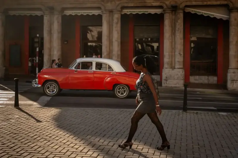 Old Havana, Havana, Cuba — The observer observing the observer — photo captured with LEICA SL (Typ 601), VARIO-ELMARIT-SL 1:2.8-4/24-90 ASPH.