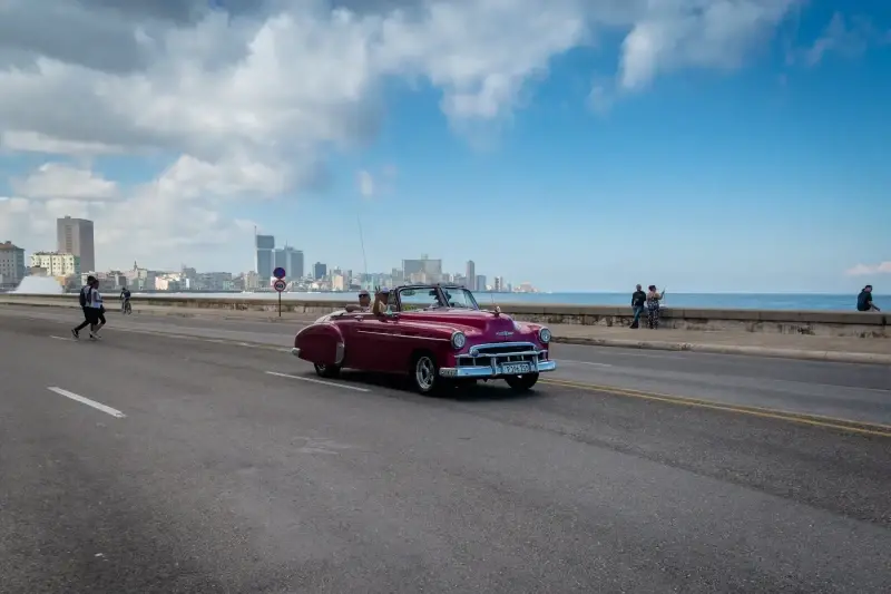 Old Havana, Havana, Cuba — The observer observing the observer — photo captured with LEICA SL (Typ 601), VARIO-ELMARIT-SL 1:2.8-4/24-90 ASPH.