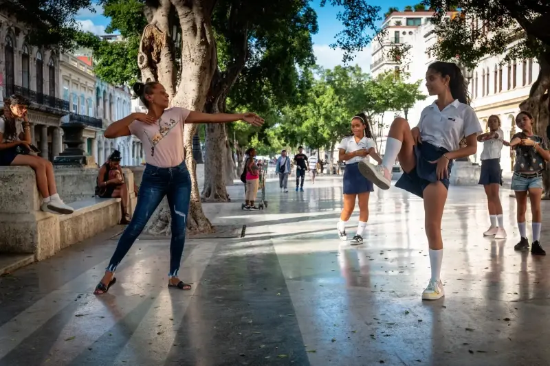 Paseo del Prado, Centro Habana, Havana, Cuba — La Habana. Paseo del Prado — photo captured with LEICA SL (Typ 601), VARIO-ELMARIT-SL 1:2.8-4/24-90 ASPH.