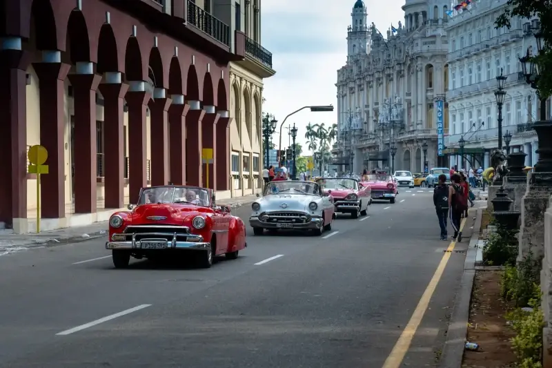 Paseo del Prado, Centro Habana, Havana, Cuba — La Habana. Paseo del Prado — photo captured with LEICA SL (Typ 601), VARIO-ELMARIT-SL 1:2.8-4/24-90 ASPH.