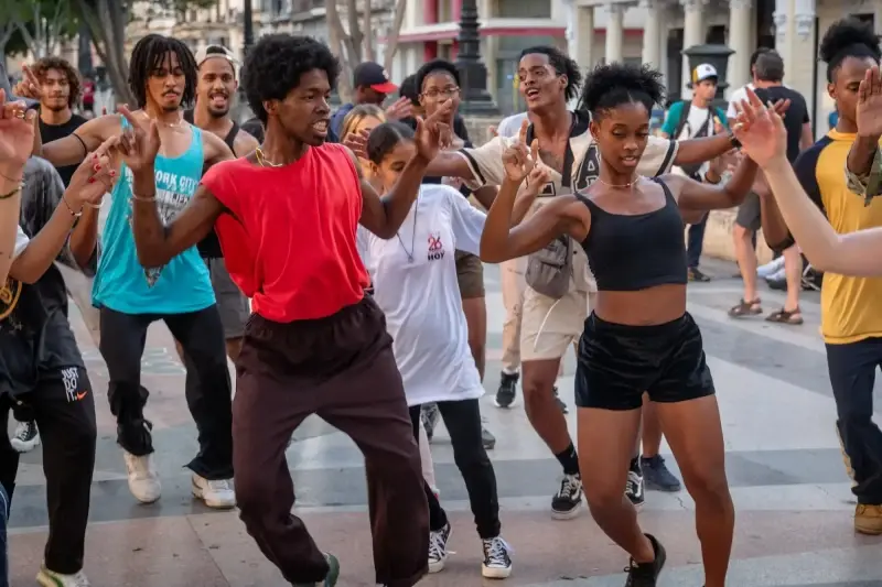 Paseo del Prado, Centro Habana, Havana, Cuba — La Habana. Paseo del Prado — photo captured with LEICA SL (Typ 601), VARIO-ELMARIT-SL 1:2.8-4/24-90 ASPH.