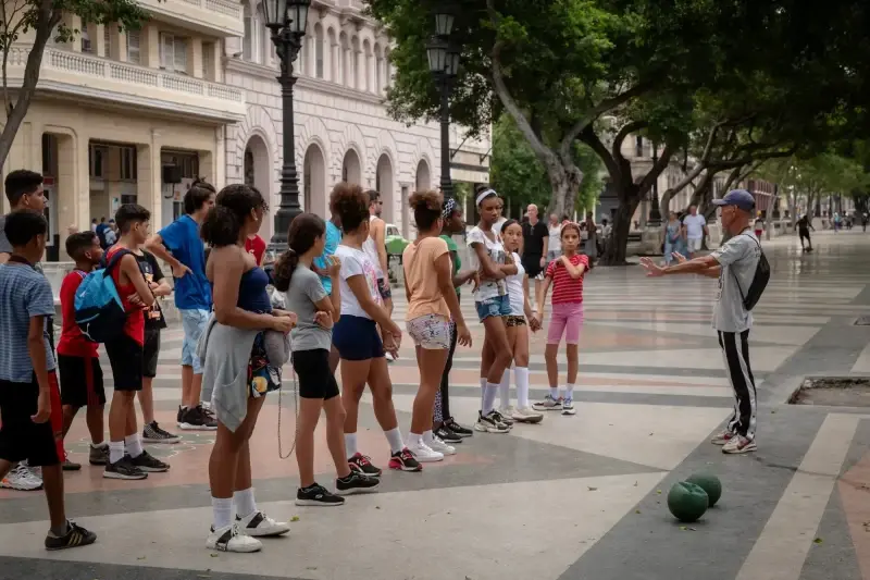Paseo del Prado, Centro Habana, Havana, Cuba — La Habana. Paseo del Prado — photo captured with LEICA SL (Typ 601), VARIO-ELMARIT-SL 1:2.8-4/24-90 ASPH.