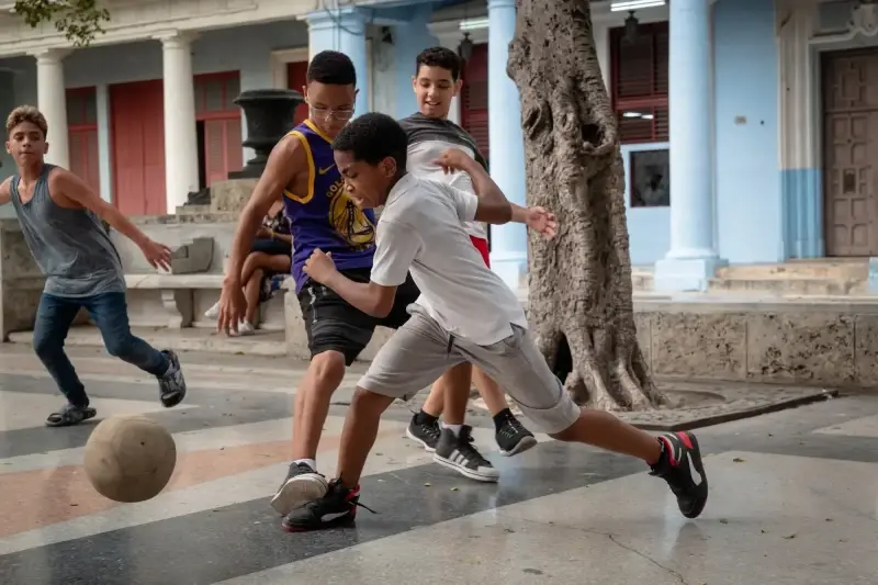 Paseo del Prado, Centro Habana, Havana, Cuba — La Habana. Paseo del Prado — photo captured with LEICA SL (Typ 601), VARIO-ELMARIT-SL 1:2.8-4/24-90 ASPH.