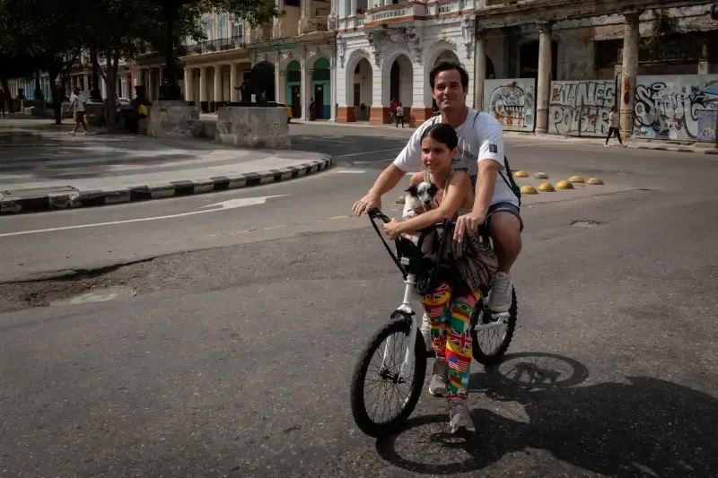 Paseo del Prado, Centro Habana, Havana, Cuba — La Habana. Paseo del Prado — photo captured with LEICA SL (Typ 601), VARIO-ELMARIT-SL 1:2.8-4/24-90 ASPH.