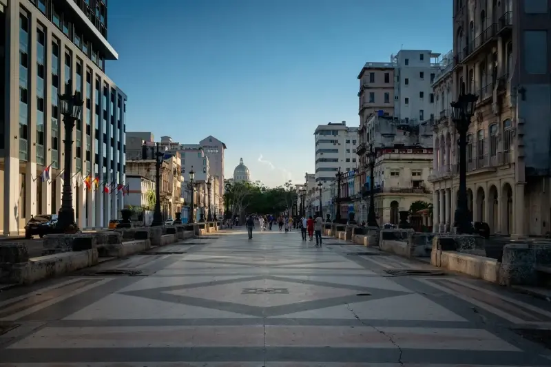 Paseo del Prado, Centro Habana, Havana, Cuba — La Habana. Paseo del Prado — photo captured with LEICA SL (Typ 601), VARIO-ELMARIT-SL 1:2.8-4/24-90 ASPH.