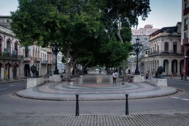 Paseo del Prado, Centro Habana, Havana, Cuba — La Habana. Paseo del Prado — photo captured with LEICA SL (Typ 601), VARIO-ELMARIT-SL 1:2.8-4/24-90 ASPH.