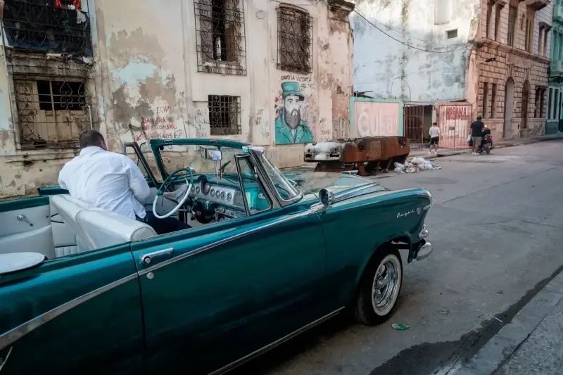 Paseo del Prado, Centro Habana, Havana, Cuba — La Habana. Paseo del Prado — photo captured with LEICA SL (Typ 601), VARIO-ELMARIT-SL 1:2.8-4/24-90 ASPH.