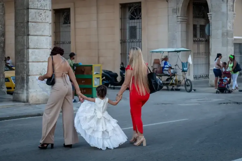 Paseo del Prado, Centro Habana, Havana, Cuba — La Habana. Paseo del Prado — photo captured with LEICA SL (Typ 601), VARIO-ELMARIT-SL 1:2.8-4/24-90 ASPH.
