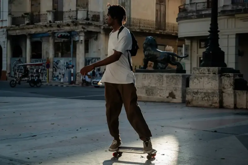 Paseo del Prado, Centro Habana, Havana, Cuba — La Habana. Paseo del Prado — photo captured with LEICA SL (Typ 601), VARIO-ELMARIT-SL 1:2.8-4/24-90 ASPH.