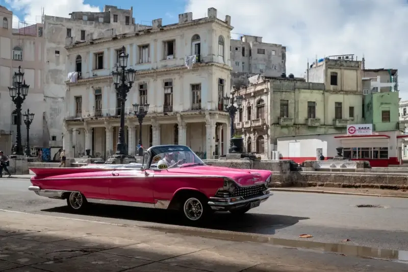 Paseo del Prado, Centro Habana, Havana, Cuba — La Habana. Paseo del Prado — photo captured with LEICA SL (Typ 601), VARIO-ELMARIT-SL 1:2.8-4/24-90 ASPH.
