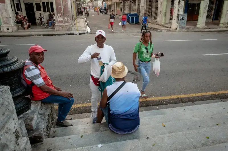 Paseo del Prado, Centro Habana, Havana, Cuba — La Habana. Paseo del Prado — photo captured with LEICA SL (Typ 601), VARIO-ELMARIT-SL 1:2.8-4/24-90 ASPH.