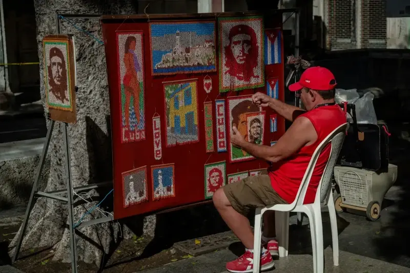 Paseo del Prado, Centro Habana, Havana, Cuba — La Habana. Paseo del Prado — photo captured with LEICA SL (Typ 601), VARIO-ELMARIT-SL 1:2.8-4/24-90 ASPH.