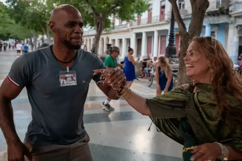 Paseo del Prado, Centro Habana, Havana, Cuba — La Habana. Paseo del Prado — photo captured with LEICA SL (Typ 601), VARIO-ELMARIT-SL 1:2.8-4/24-90 ASPH.