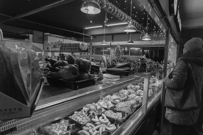 Chernivtsi, Chernivtsi Oblast, Ukraine — Зимовий ринок — photo captured with M Monochrom, Leica Summicron-M 50mm f/2 (III)